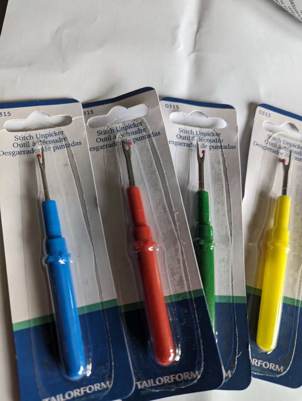 Small Seam Ripper With Ball Point - Assorted colours
